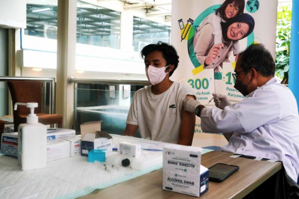 COVID-19 Masih Ada, Masyarakat Bisa Ikut Booster Gratis di Kimia Farma