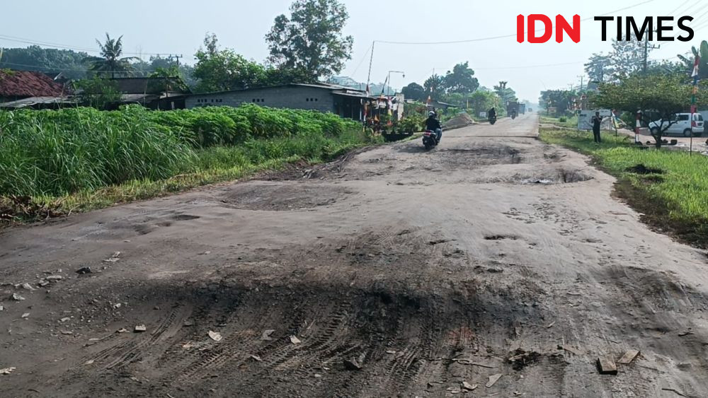 Tinjau Jalan Rusak di Lampung, Jokowi: Bukan karena Viral
