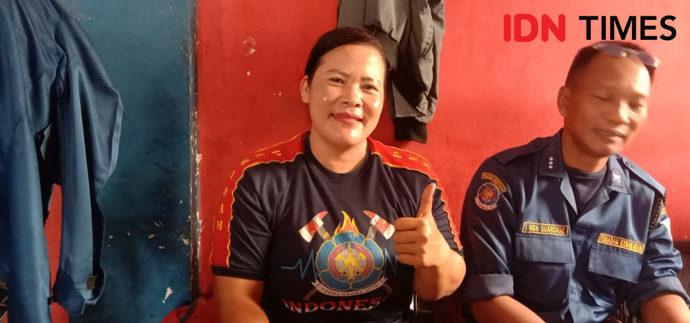 Kisah Dewi Utami, Petugas Damkar Perempuan Satu-satunya di NTB