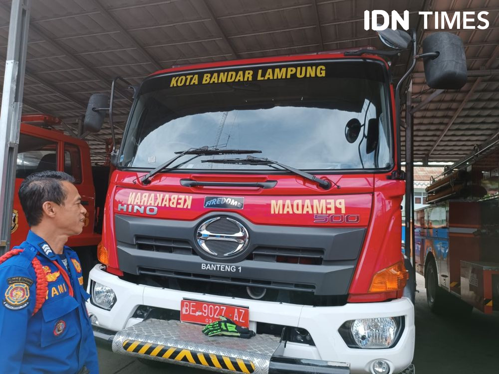 Kisah Personel Damkar Bandar Lampung, Jatuh dari Ketinggian Kala Tugas