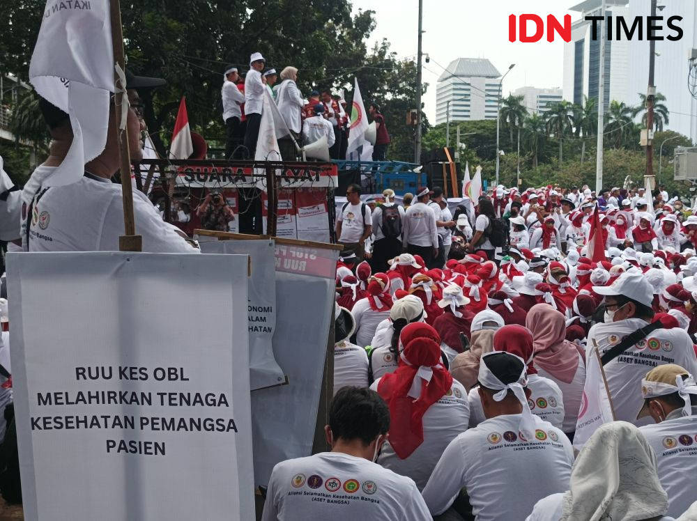 Demo DPR, IDI Kritisi RUU Kesehatan Istimewakan Nakes Asing