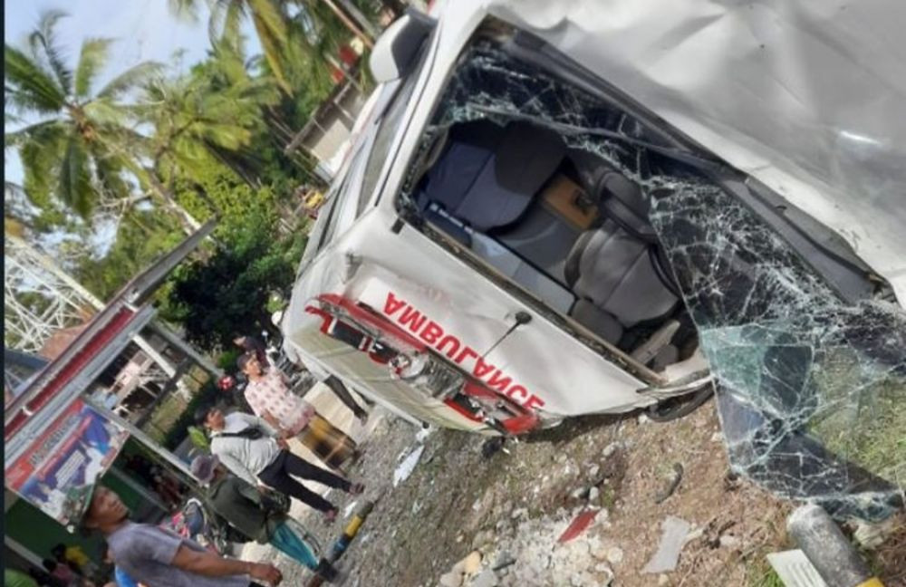 Ambulans Terbang Hantam Tiang, Pasien Lansia Meninggal Dunia