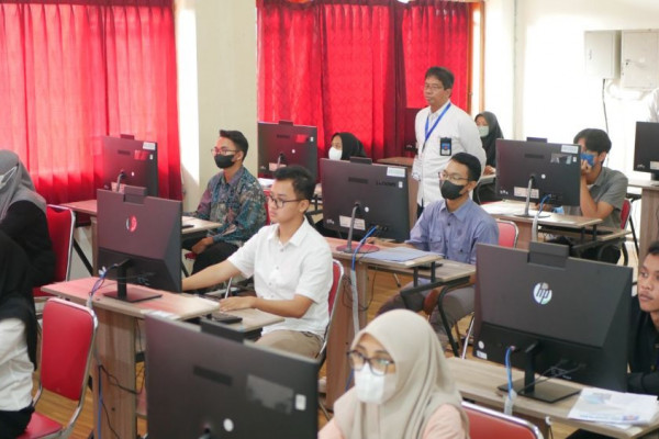 30.013 Pelajar Ikut Test UTBK UNS Solo 2 Sesi
