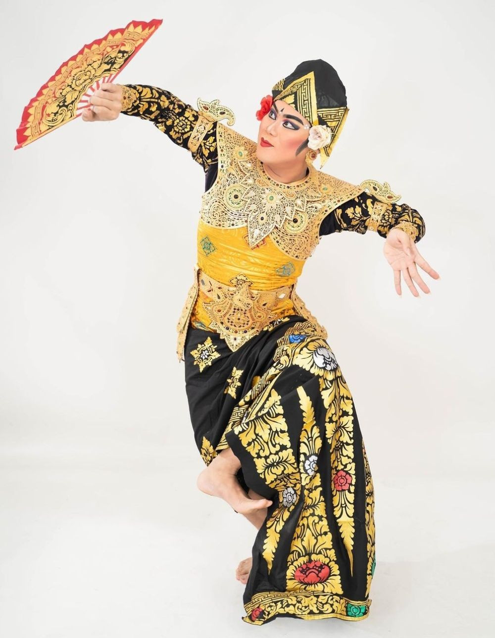 Profil Gung Swara, Koreograf Flower Versi Bali yang Viral