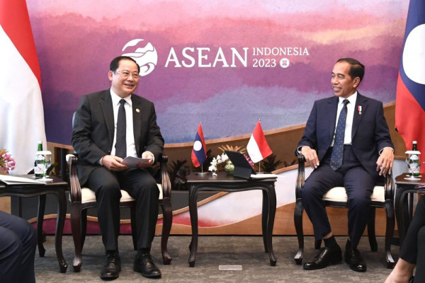 Jokowi Bertemu PM Laos, Bahas Pemberantasan Perdagangan Manusia