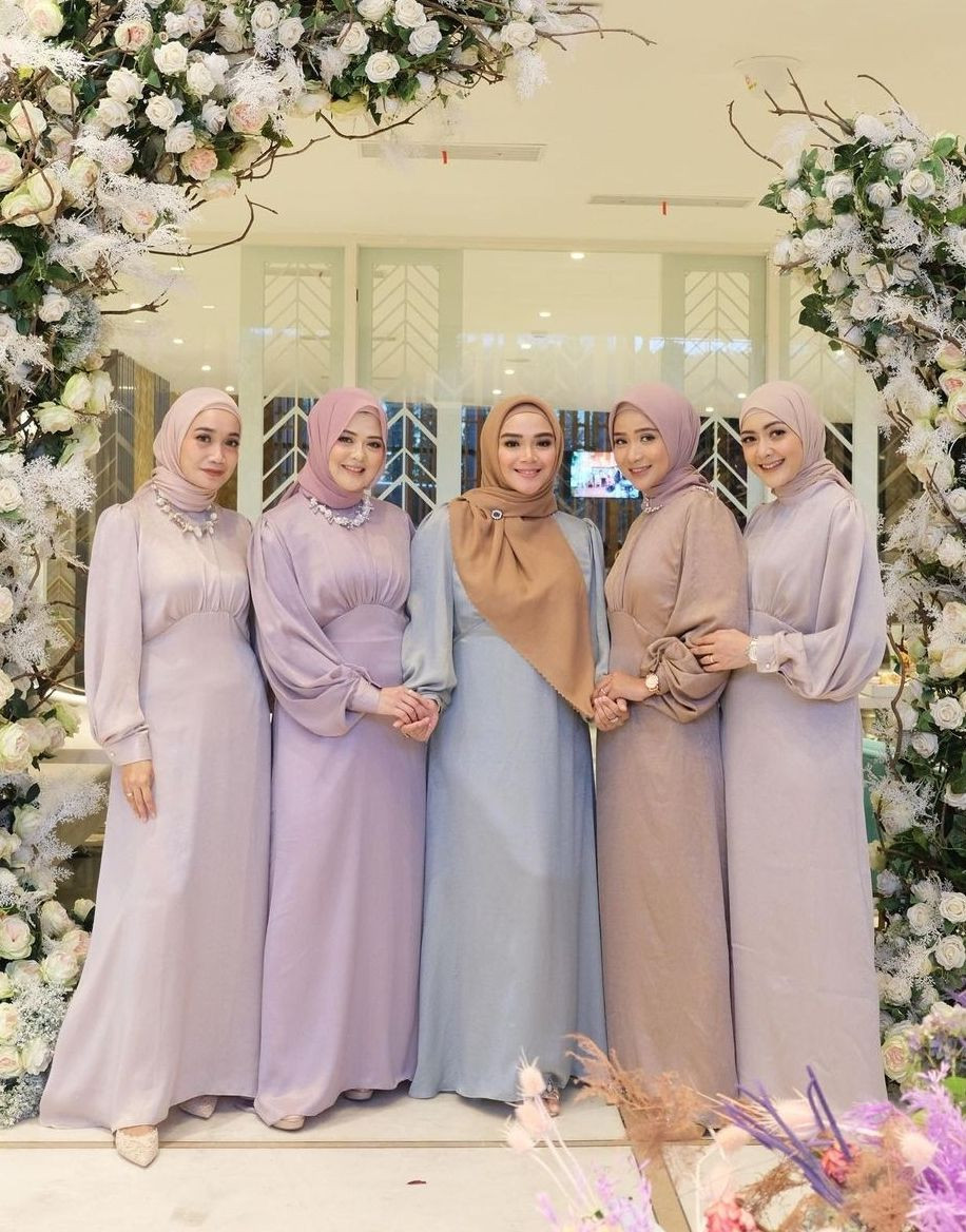 10 Inspirasi Style Hijab Hangout Bareng Bestie