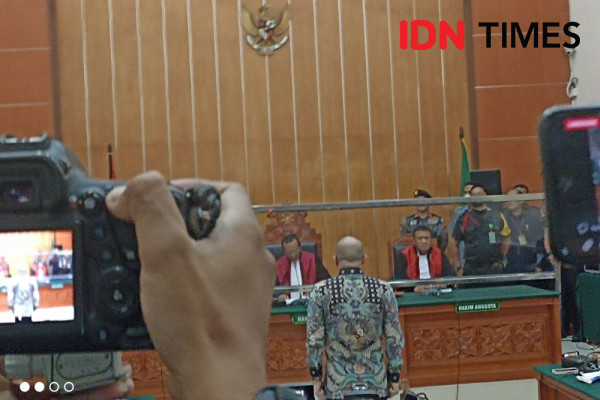 Teddy Minahasa Divonis Pidana Penjara Seumur Hidup