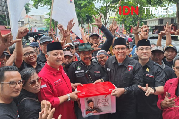 Sahabat Ganjar Serahkan Ribuan KTP, PDIP Jatim Yakin Menang 75 Persen