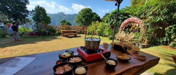 Cafe D'pakar Bandung: Lokasi, Menu Makanan, dan Daya Tarik