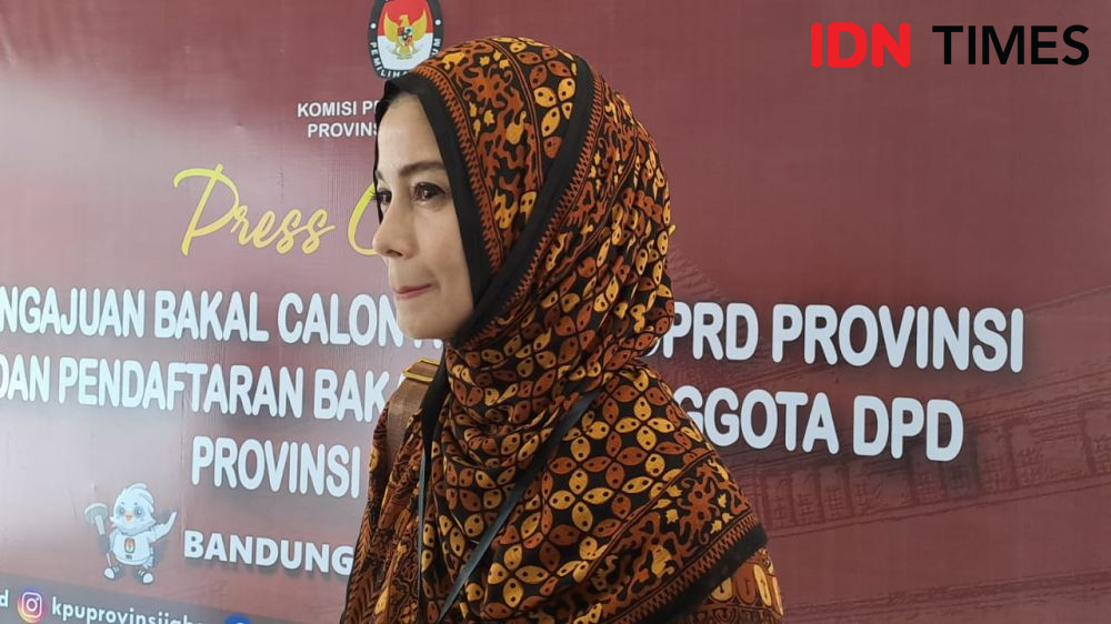 Pakai Batik Coklat, Jihan Fahira Daftar DPD RI Dapil Jabar ke KPU
