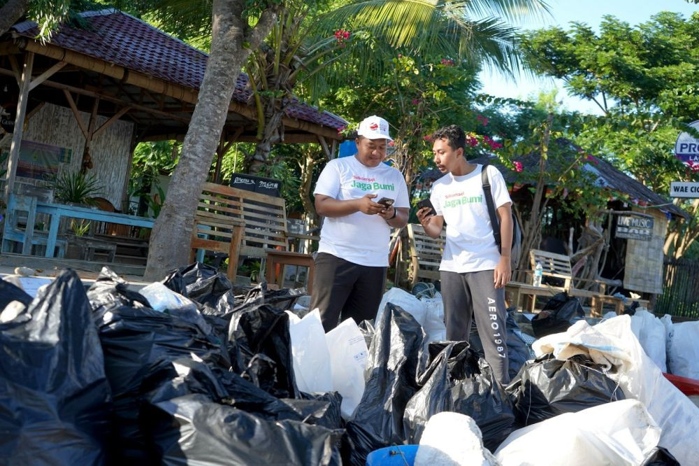 KTT ke-42 ASEAN, Telkomsel Jaga Bumi Bersihkan Sampai Tiga Pantai