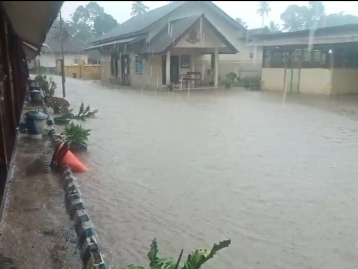 Banyuwangi Dilanda Banjir, Rumah dan Fasilitas Umum Terendam
