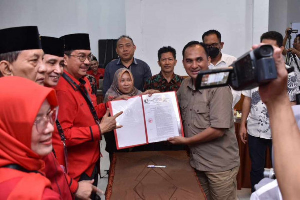 Daftarkan Bacaleg, PDIP Target 15 Kursi DPRD Sulsel