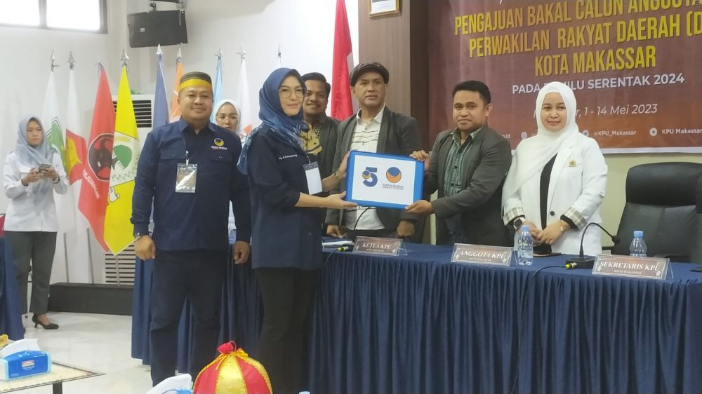 Daftarkan Bacaleg ke KPU, NasDem Targetkan 12 Kursi di DPRD Makassar