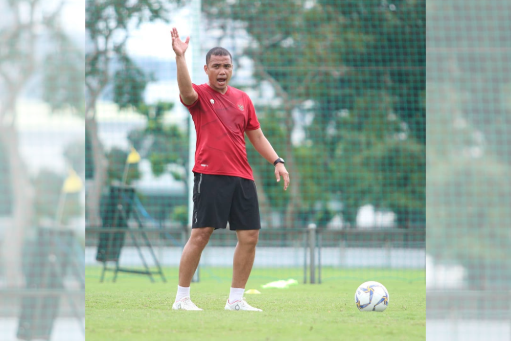 Jadi Pelatih Kiper Timnas U-20, Sahari Gultom Berangkat ke Qatar