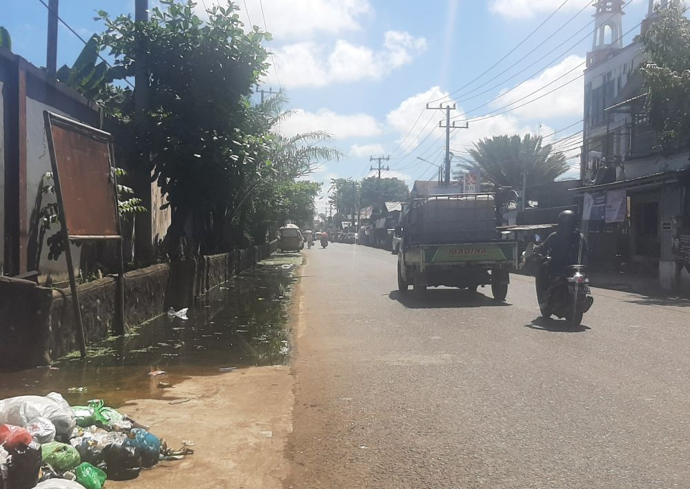 Pengguna Jalan di Banjarmasin Barat Terganggu oleh Tumpukan Sampah
