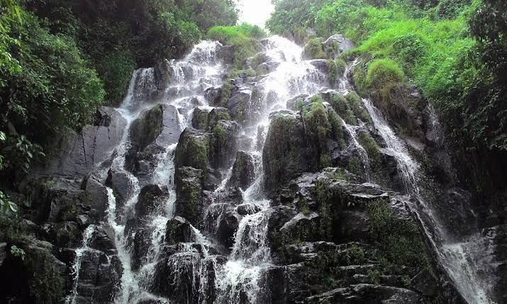 5 Rekomendasi Wisata Air Terjun di Lampung, Dijamin Gak Bikin Nyesel! 