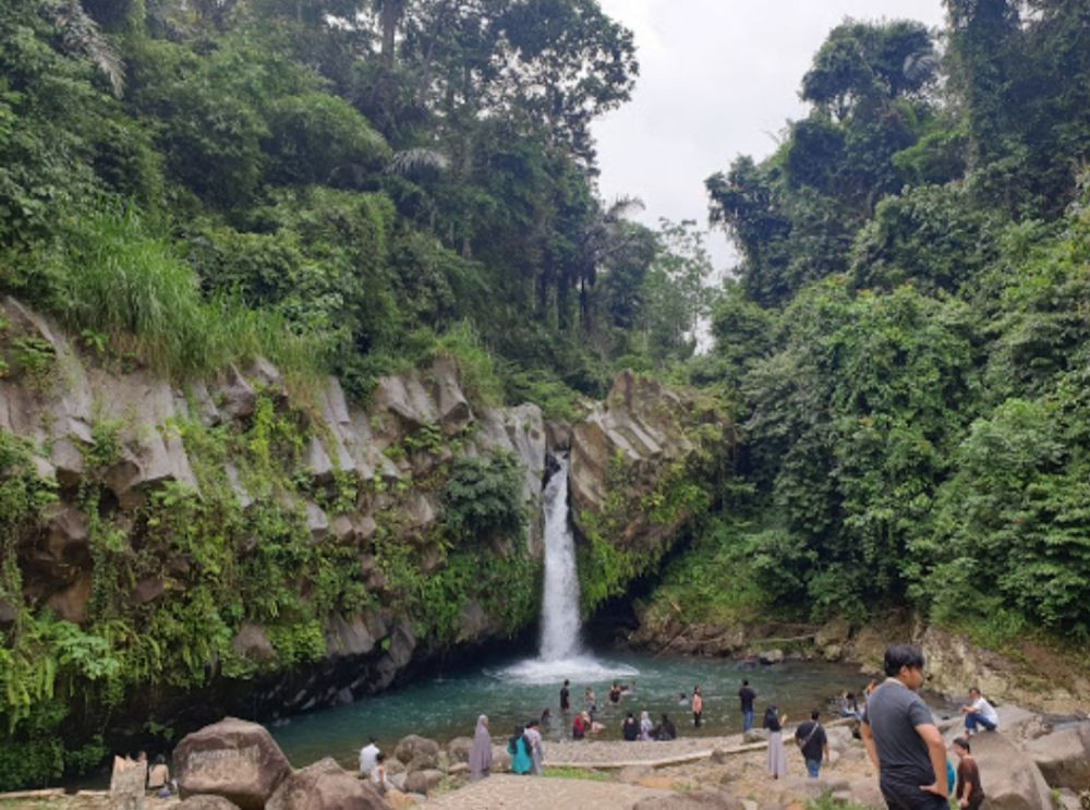 5 Rekomendasi Wisata Air Terjun di Lampung, Dijamin Gak Bikin Nyesel! 