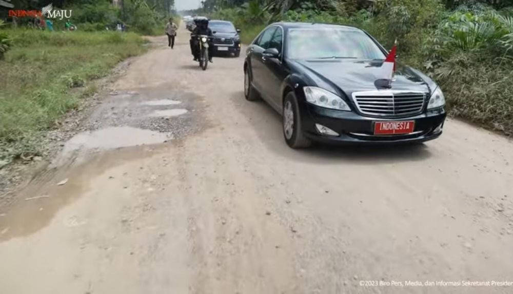 Tinjau Jalan Rusak Di Jambi, Jokowi: Perbaikan Diambil Pusat