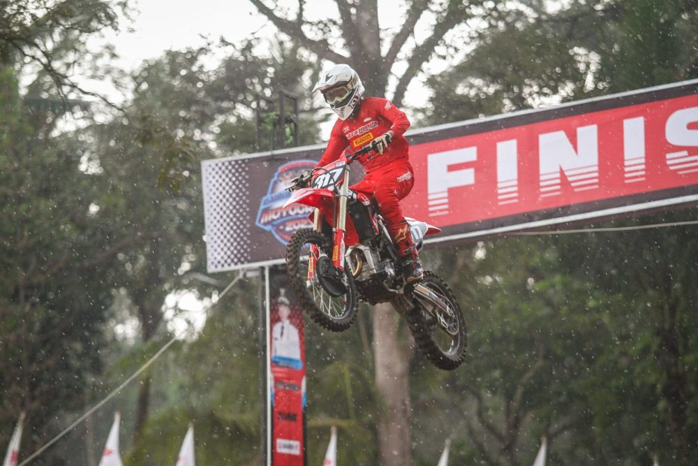 Nuzul Ramzidan Juara Kejurnas Motocross di Padeglang Banten