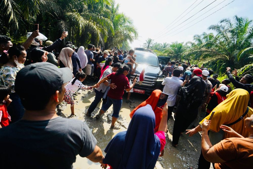 Setelah Lampung, Jokowi Cicipi Off Road di Jalanan Labura Sumut