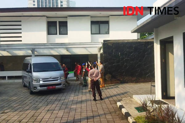 Kejagung Angkut Empat Boks Usai Geledah Rumah Dinas Johnny