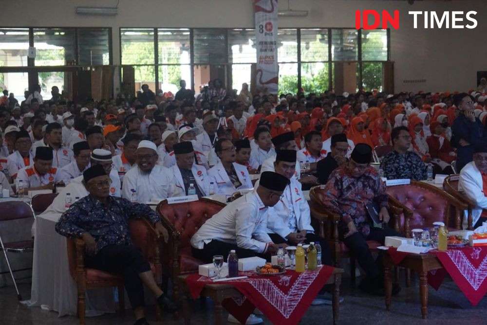 Hadir di Milad ke-21 PKS, Anies Diteriaki Presiden