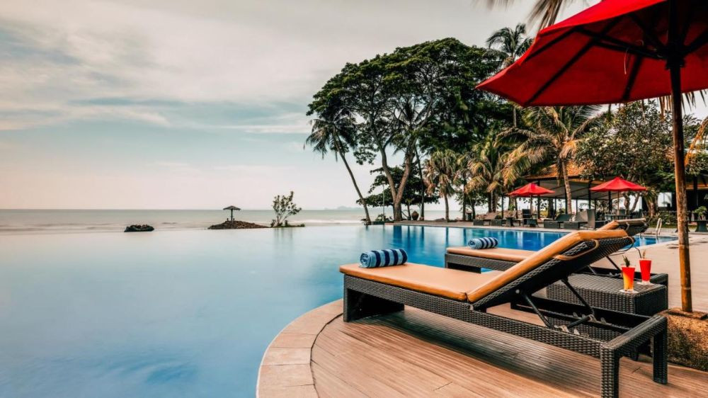 8 Hotel Dan Resor Beachfront Di Anyer Untuk Staycation