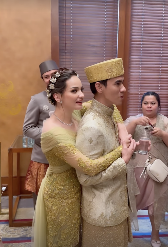 9 Potret Resepsi Enzy Storia dan Molen Kasetra, Mesra Banget