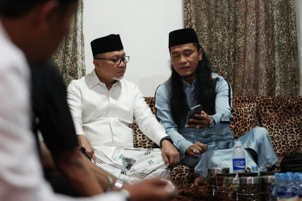 Zulhas Beri Santunan Pendidikan untuk 250 Santri Gus Miftah