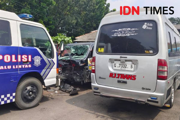 Minibus Tabrak Penyeberang Jalan Hingga Tewas Di Depok