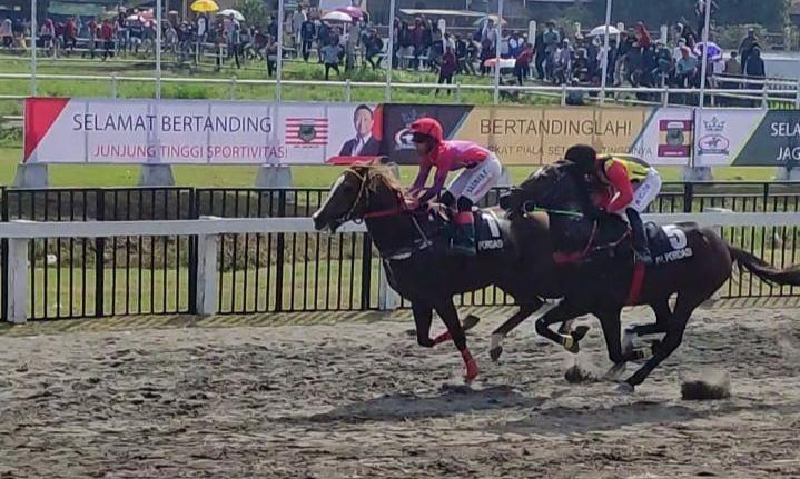 Ribuan Penonton Padati Pacuan Kuda Piala Tiga Mahkota Seri 2 Bantul 