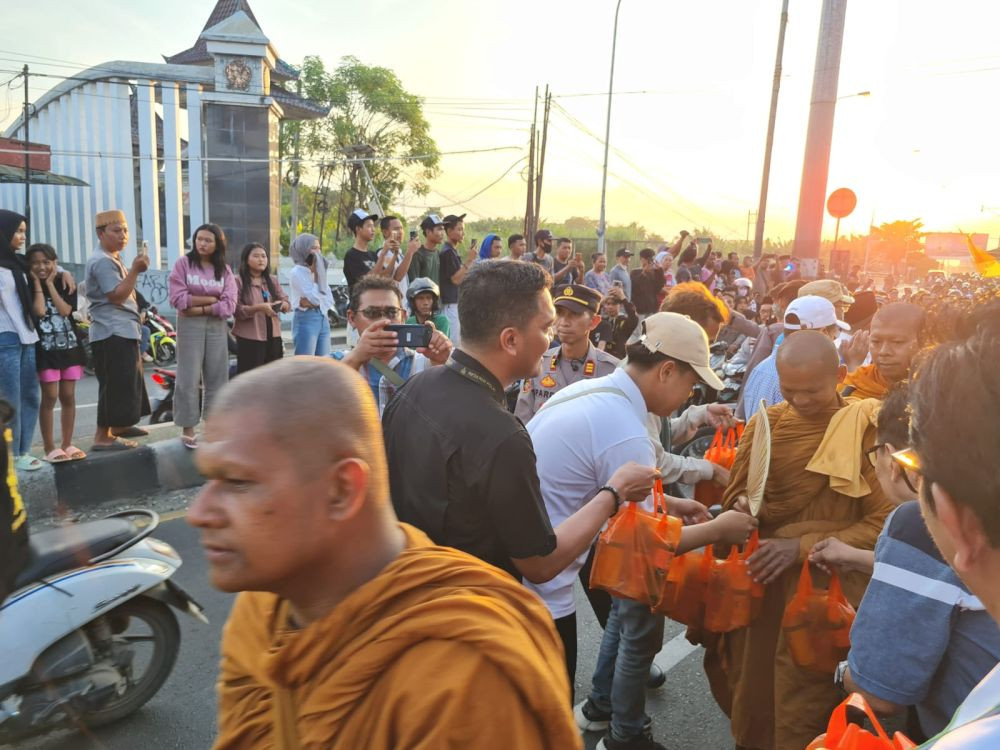 32 Biksu Thudong Sudah Tiba di Brebes, Istirahat di Desa Losari