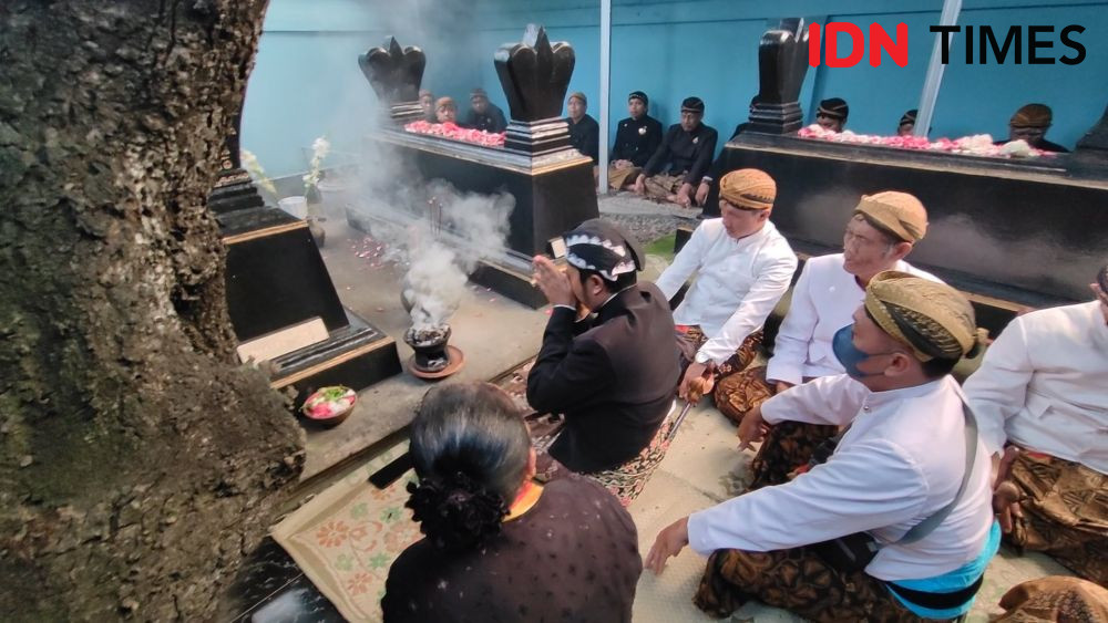 Warga Baluwarti Solo Gelar Doa Keselamatan Untuk Gibran dan Jokowi