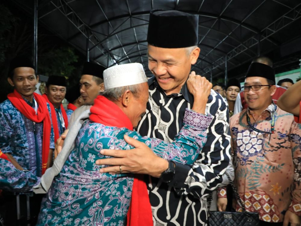 Ganjar Tak Ambil Pusing Soal Pertemuan Prabowo dengan Relawan Jokowi