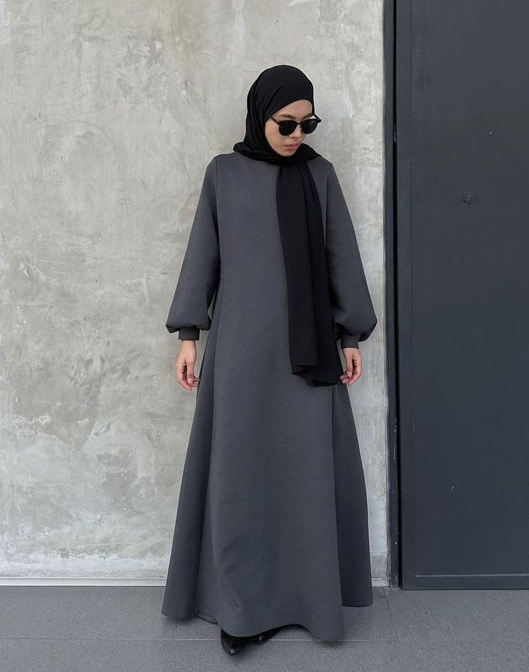 10 Ide OOTD Dress Minimalis, Simpel Buat Gaya Hijab Harian