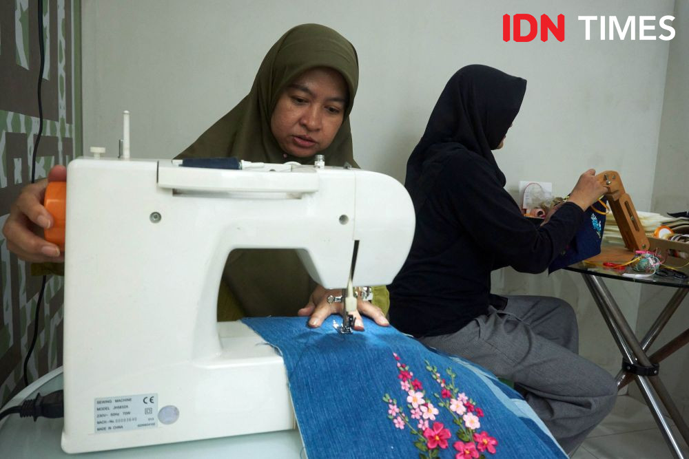 10 Potret Emak-emak Semarang Moncer Berbisnis Rumahan tapi Gak Murahan