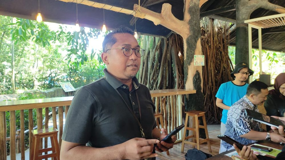 Puluhan Orang Kena Tipu Loker di Kebun Binatang Bandung