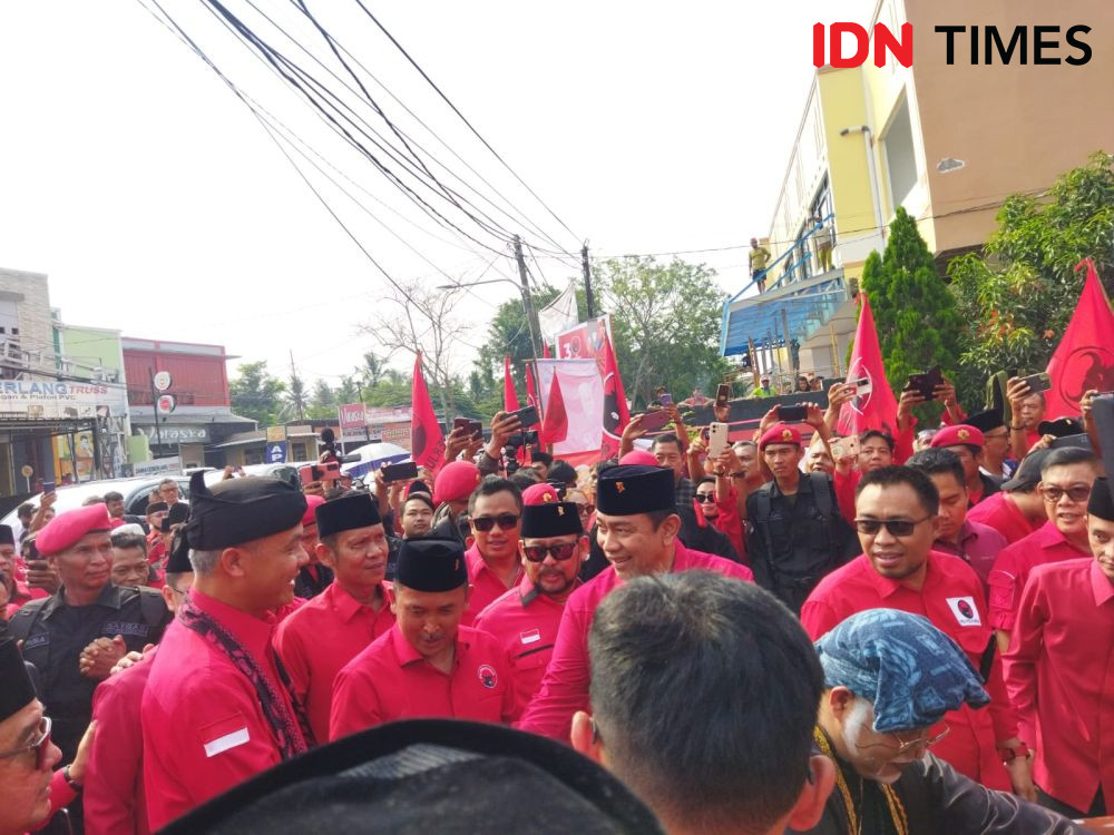 Ganjar Pranowo Janji Lanjutkan Program Jokowi di Banten 