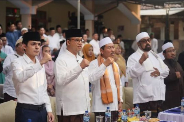 Blusukan ke Warga Nahdliyin di Malang, Anies Pakai Sarung dan Peci