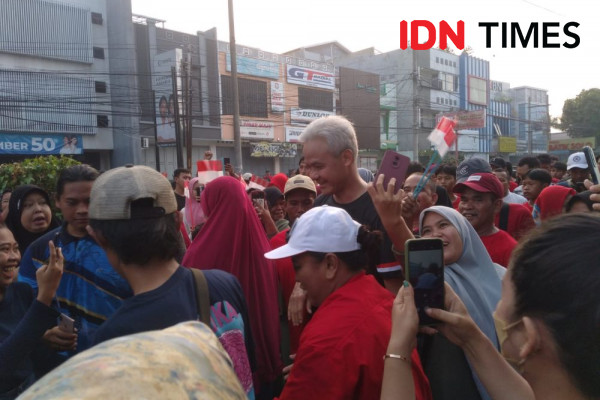 Jogging di Alun-alun Kota Serang, Ganjar Diteriaki Presiden