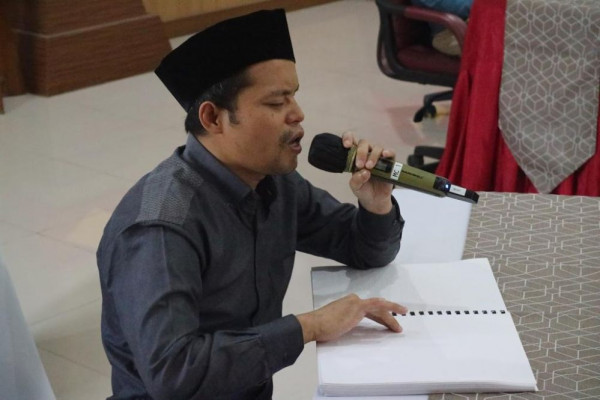 PLN Sedekahkan Al Quran Braille di Ponpes Difabel Tuna Netra Semarang