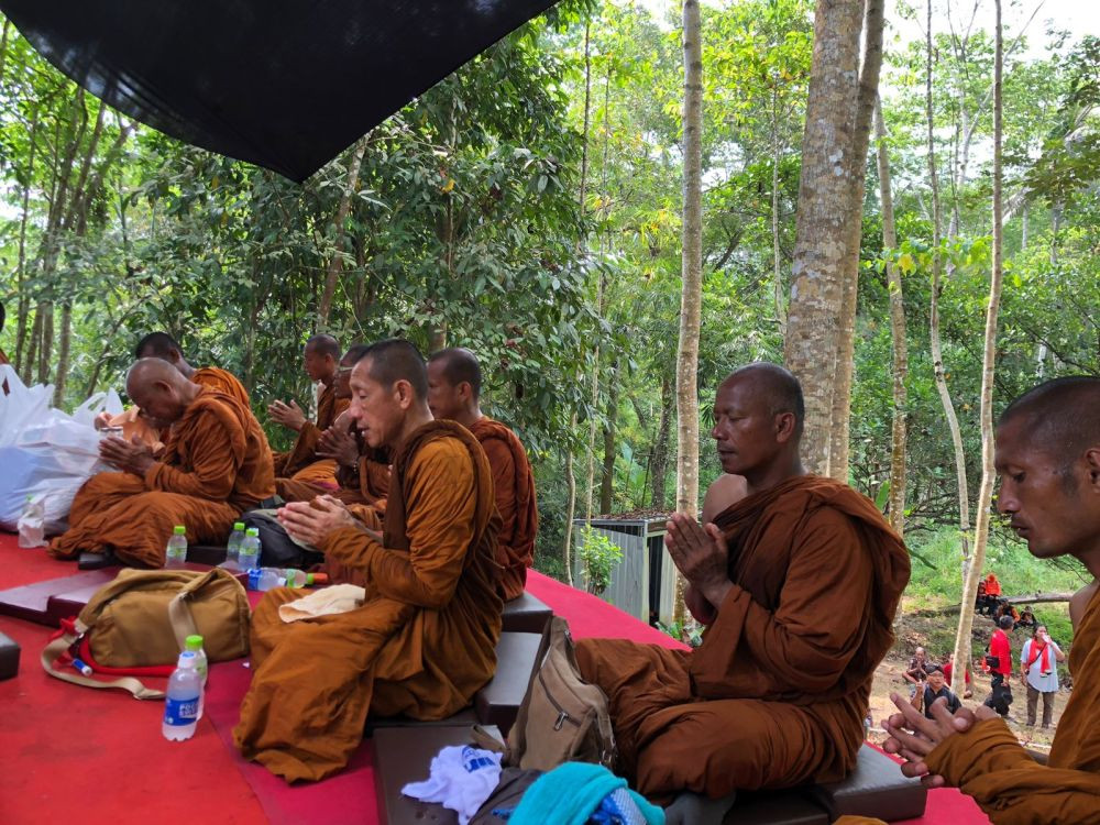 Pemasangan Chattra Candi Borobudur Tambah Aura Spiritual Umat Buddha