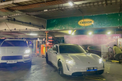 Porsche Dukung Komitmen Casion Pengadaaan EV Charging Station