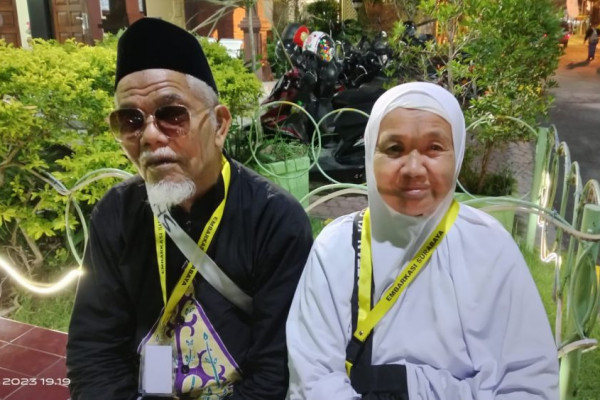 Cerita Soleh, Difabel Netra Berhaji Tahun Ini Bersama Istri