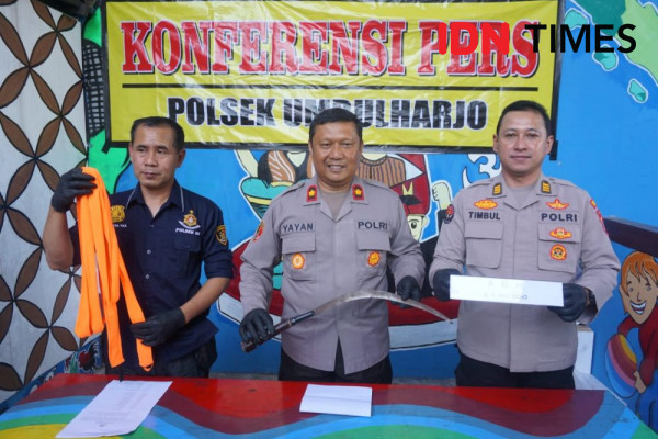 Geger di Depan SMA 8 'Ending' Pelajar Bawa Sajam Diamankan Warga