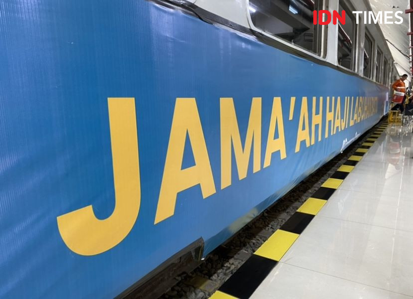 Jemaah Calon Haji dari Labuhanbatu Naik Kereta Api Ke Medan
