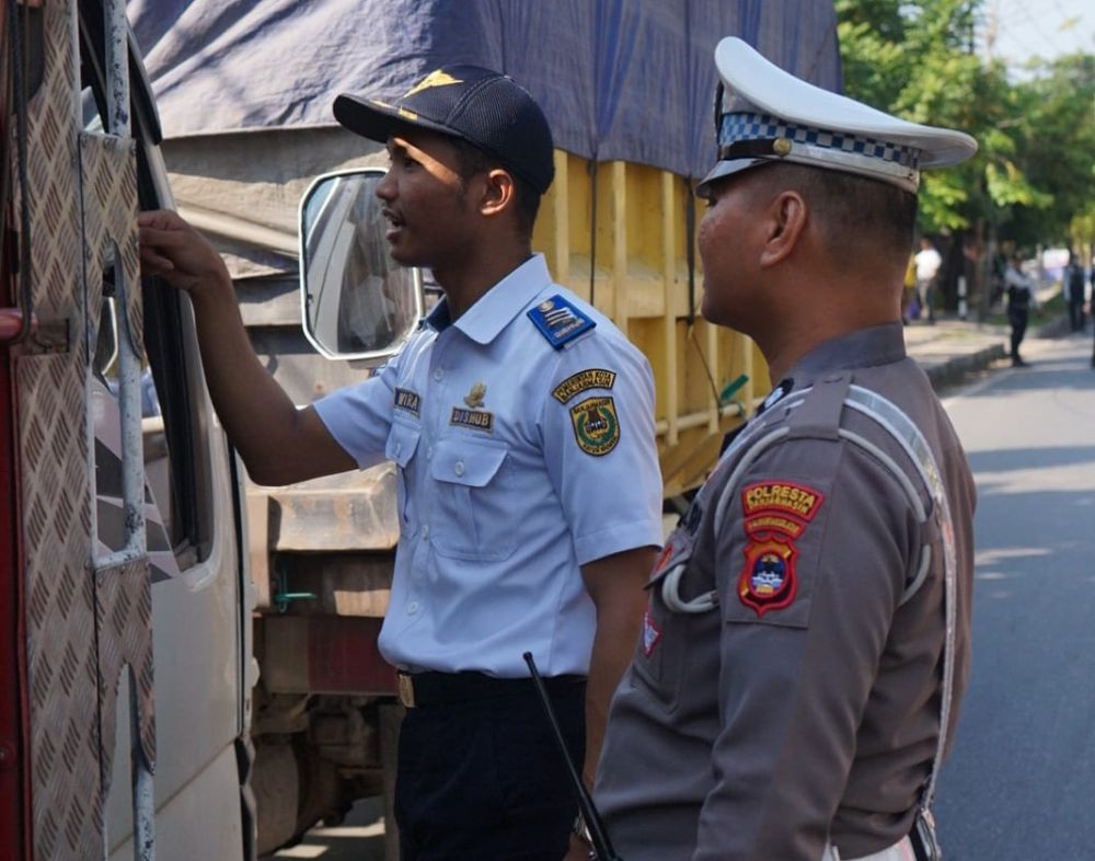 Puluhan Truk di Banjarmasin Terjaring Razia dari KIR hingga ODOL