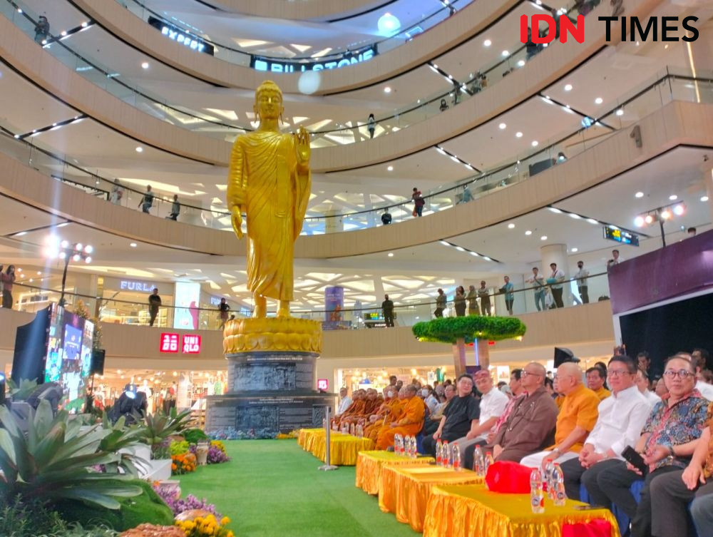 Patung Buddha 12,3 Meter di Tunjungan Plaza Cetak Rekor MURI