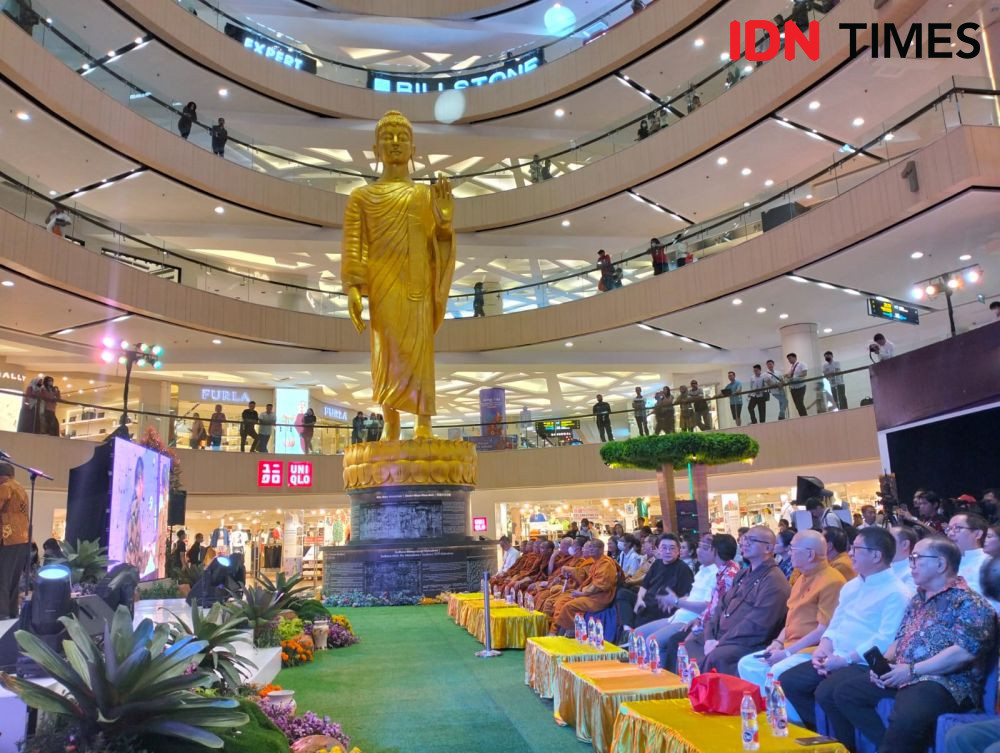 Patung Buddha 12,3 Meter di Tunjungan Plaza Cetak Rekor MURI